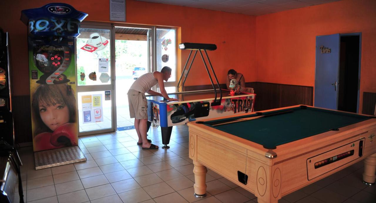 Hotel Camping le Clos des Pins à Saint-Hilaire-de-Riez Extérieur photo